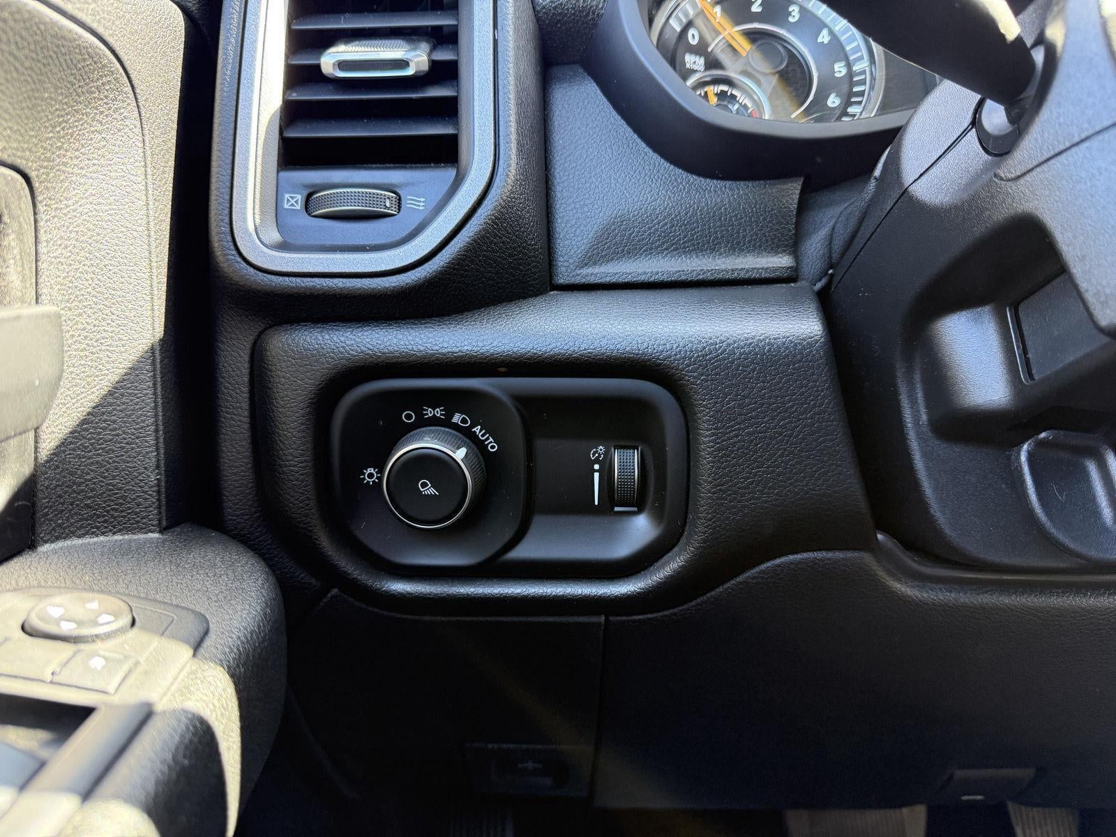 2021 RAM 2500 Tradesman Crew Cab 4x4 6'4' Box