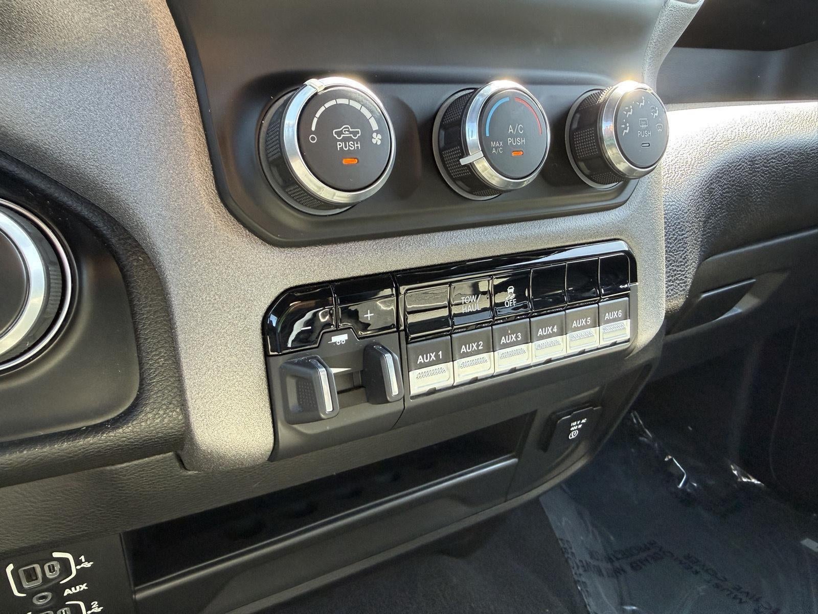 2021 RAM 2500 Tradesman Crew Cab 4x4 6'4' Box