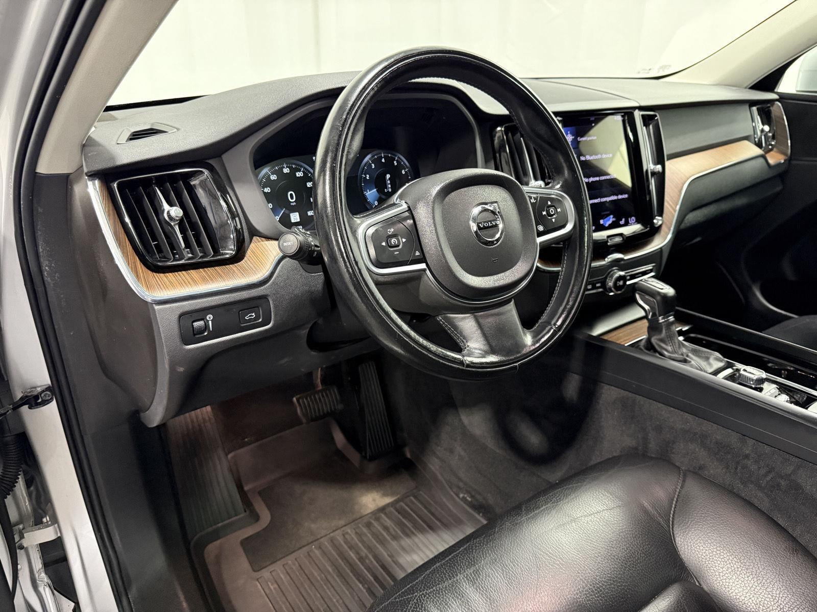2021 Volvo XC60 T6 Momentum