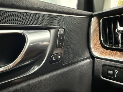2021 Volvo XC60 T6 Momentum