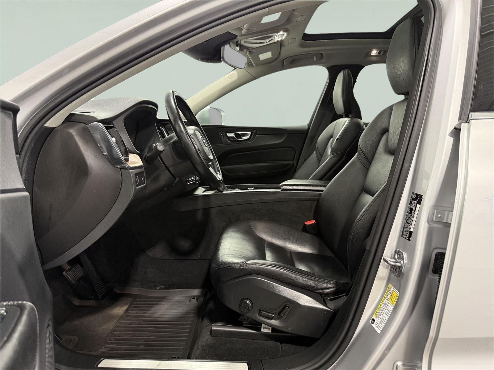 2021 Volvo XC60 T6 Momentum