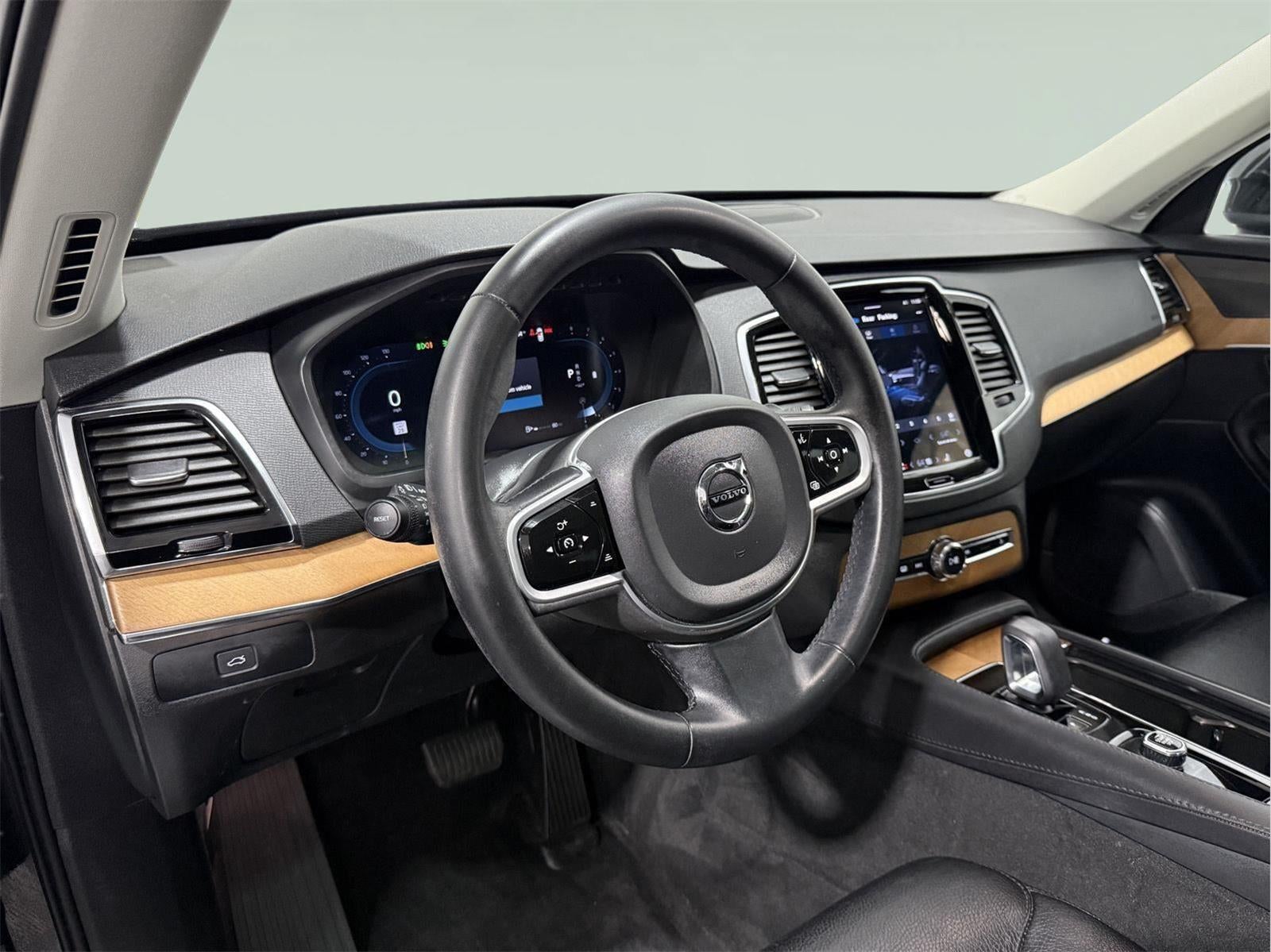 2023 Volvo XC90 B5 Plus