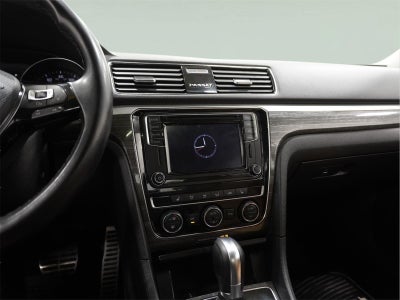 2018 Volkswagen Passat 2.0T SEL Premium