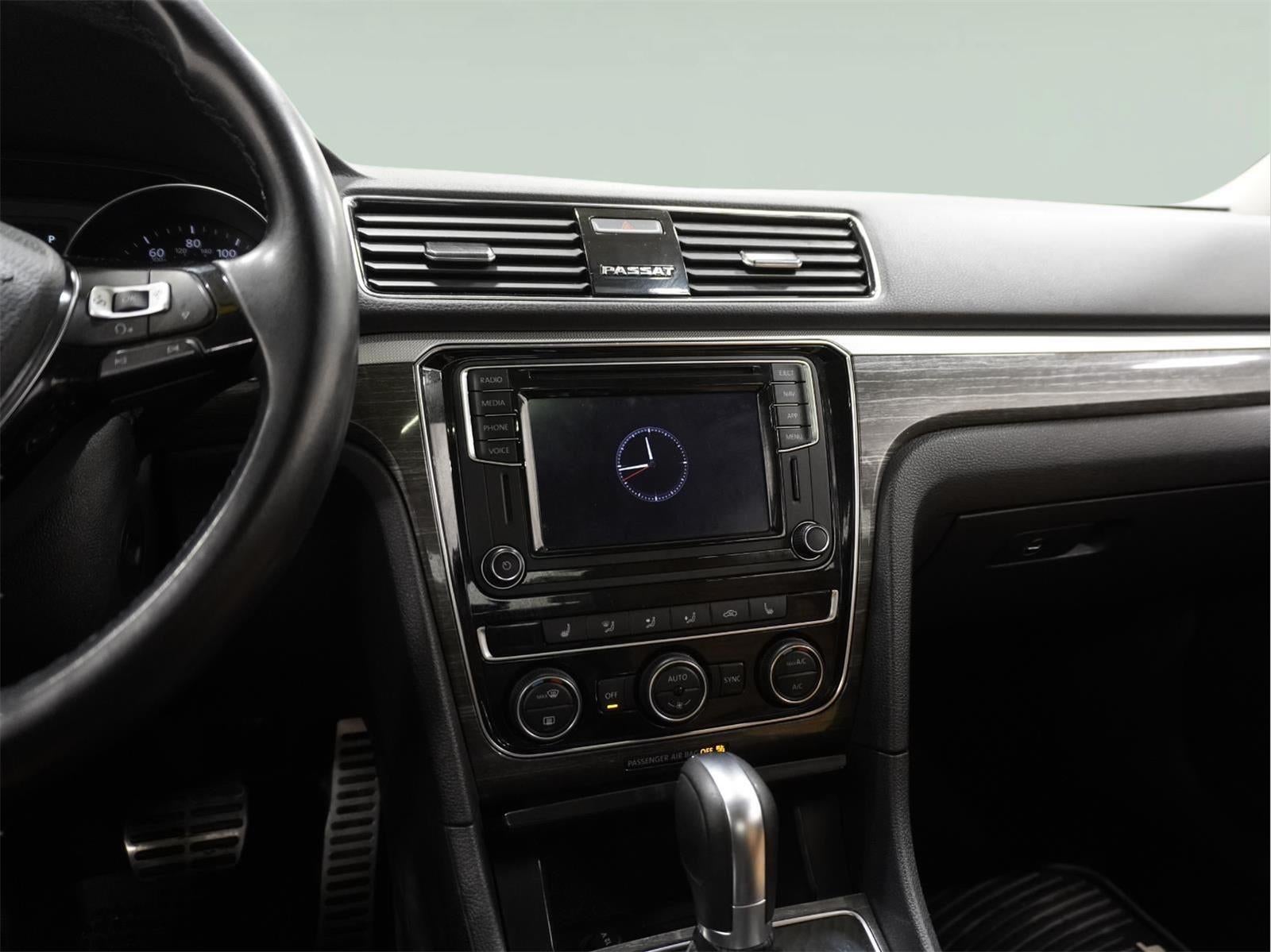 2018 Volkswagen Passat 2.0T SEL Premium