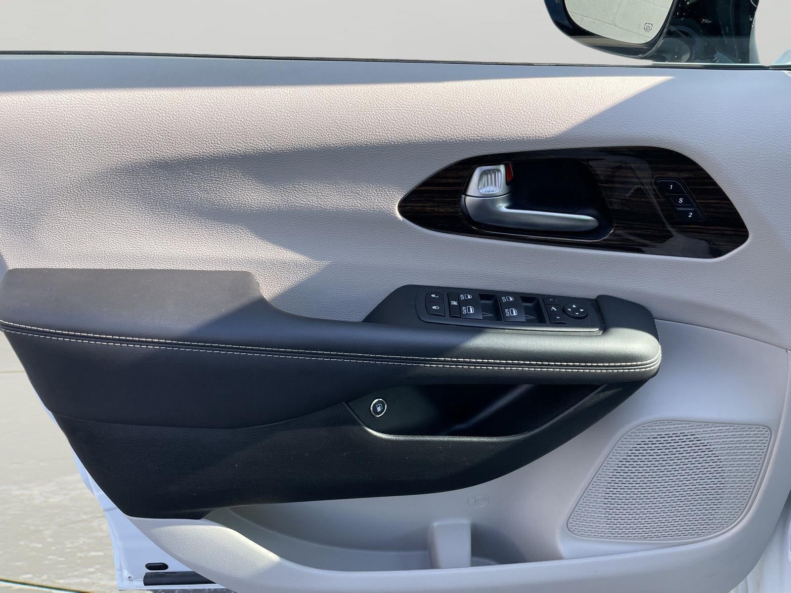 2023 Chrysler Pacifica Hybrid Limited