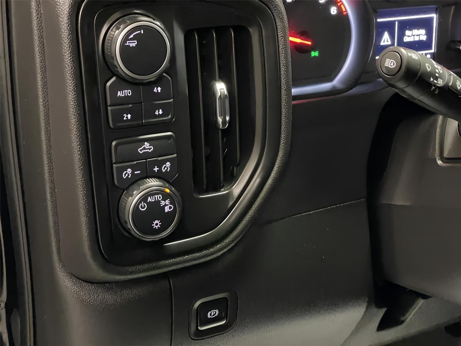 2022 Chevrolet Silverado 1500 Custom Trail Boss