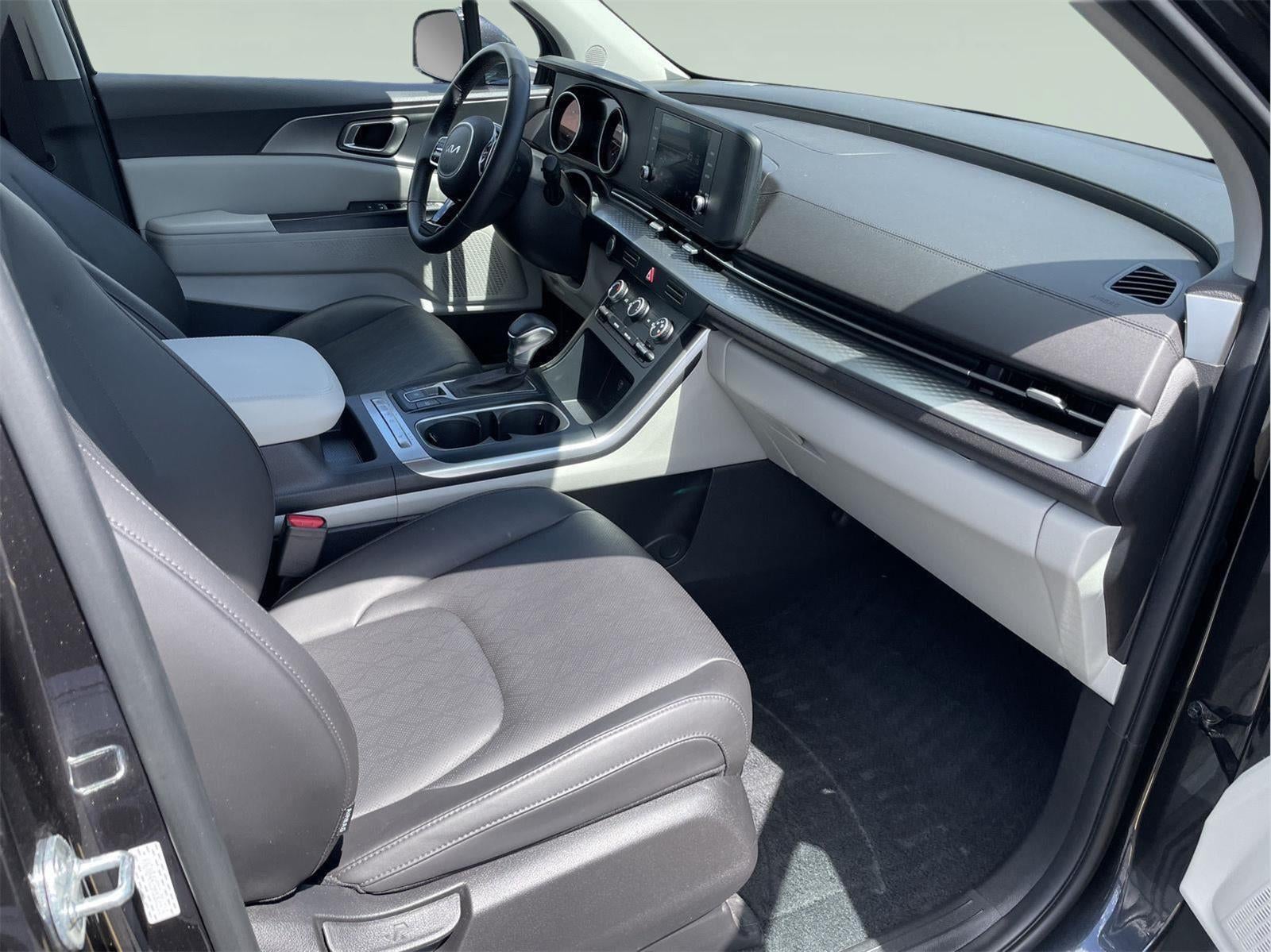 2024 Kia Carnival LX