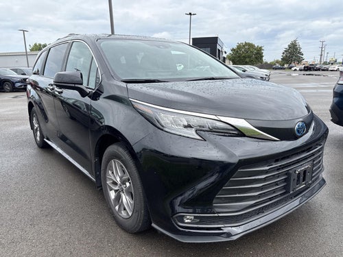 2025 Toyota Sienna XLE 7-Passenger